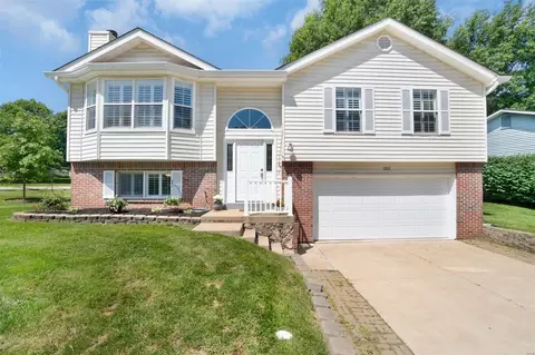 1201 Sandstone Ter, Lake Saint Louis, MO 63367