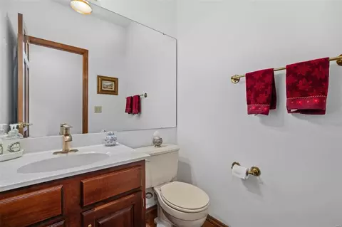 Bath - 704 Carman Oaks Ct, Manchester, MO 63021 photo 1 of 7