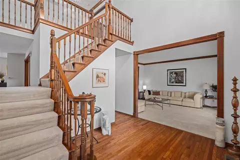 Entry Way - 704 Carman Oaks Ct, Manchester, MO 63021 photo 3 of 6