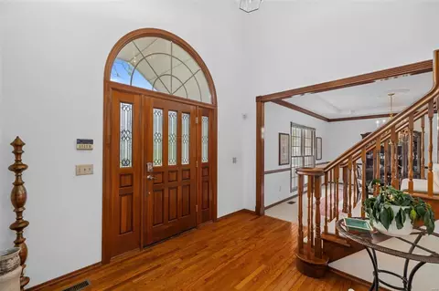 Entry Way - 704 Carman Oaks Ct, Manchester, MO 63021 photo 2 of 6
