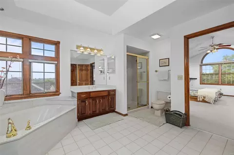 Bath - 704 Carman Oaks Ct, Manchester, MO 63021 photo 7 of 7