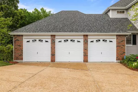 Exterior - 704 Carman Oaks Ct, Manchester, MO 63021 photo 6 of 13