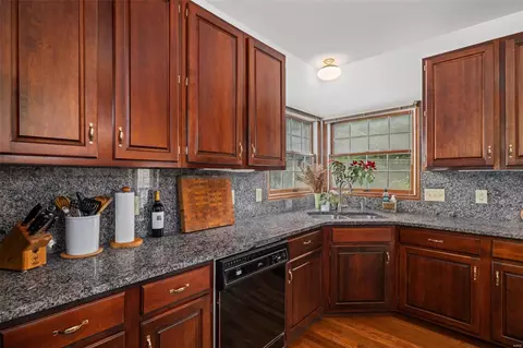 Kitchen - 704 Carman Oaks Ct, Manchester, MO 63021 photo 5 of 7