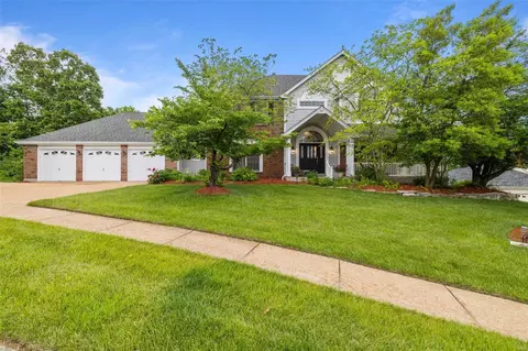 704 Carman Oaks Ct, Manchester, MO 63021