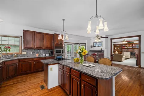 Kitchen - 704 Carman Oaks Ct, Manchester, MO 63021 photo 4 of 7