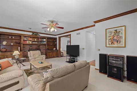 Living - 704 Carman Oaks Ct, Manchester, MO 63021 photo 3 of 4