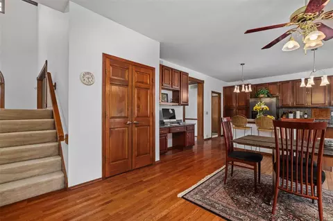 Entry Way - 704 Carman Oaks Ct, Manchester, MO 63021 photo 4 of 6