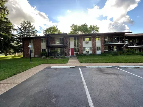 7301 Sieloff Dr #B, Hazelwood, MO 63042