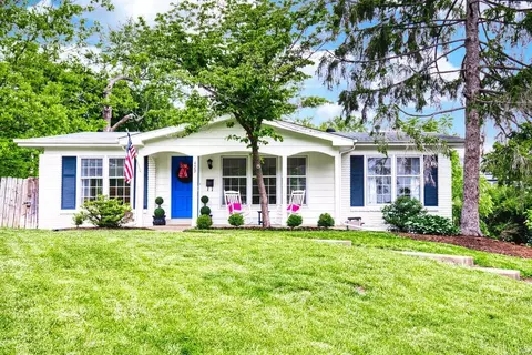 429 Hill Dr, Glendale, MO 63122