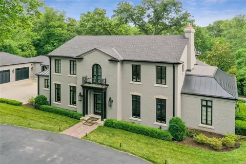 33 Woodcliffe Rd, Ladue, MO 63124