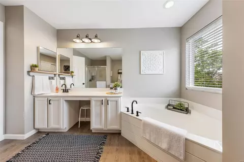 Bath - 262 Strathmoor Way, O'fallon, MO 63368 photo 4 of 7