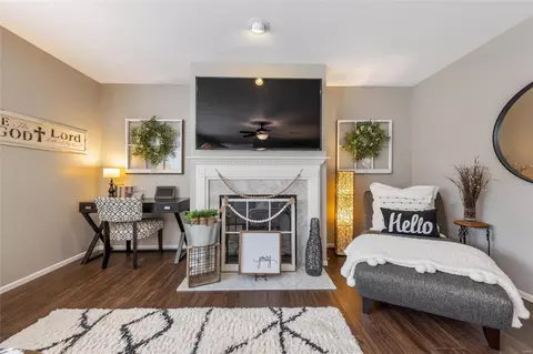 Living - 262 Strathmoor Way, O'fallon, MO 63368 photo 3 of 4