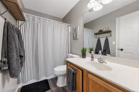 Bath - 262 Strathmoor Way, O'fallon, MO 63368 photo 2 of 7