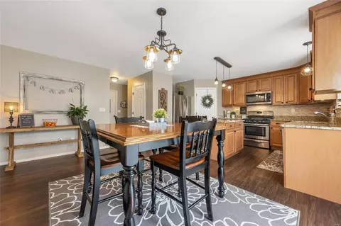 Dining - 262 Strathmoor Way, O'fallon, MO 63368 photo 3 of 3