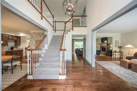 Entry Way - 1251 Polo Lake Dr, Ellisville, MO 63021 photo 2 of 9