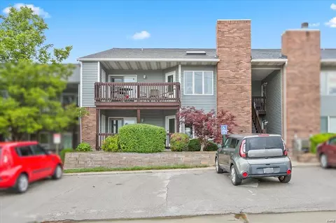 909 King Dr #1A, Saint Charles, MO 63303