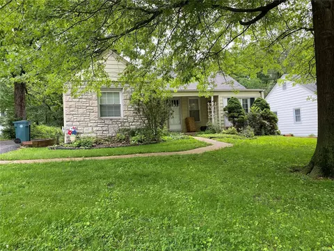 420 N Geyer Rd, Saint Louis, MO 63122