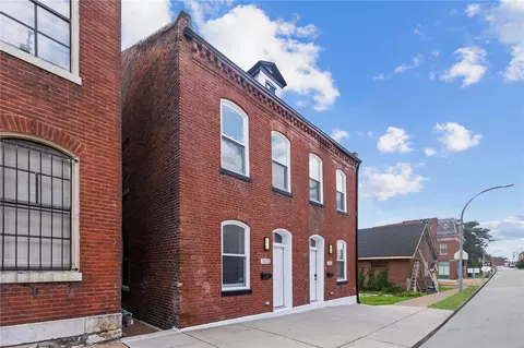 1522 Mallinckrodt St, Saint Louis, MO 63107