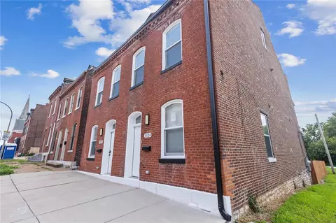 1524 Mallinckrodt St, Saint Louis, MO 63107