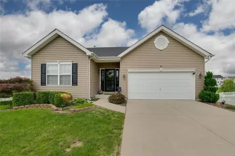 30 Peruque Manor Cir, Wentzville, MO 63385