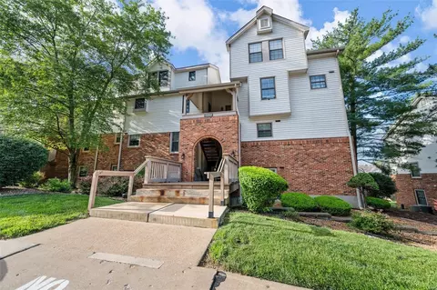 7004 Green Tee Ct #D, Saint Louis, MO 63129
