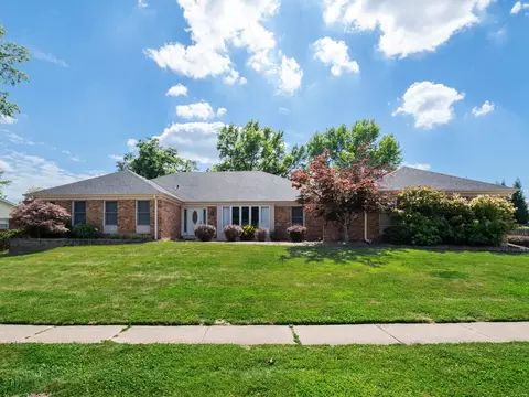 237 Brayhill Ct, Chesterfield, MO 63017