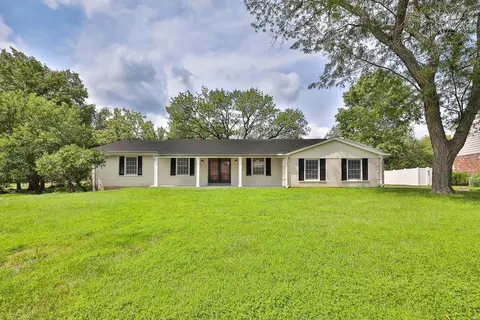309 Breezeview Dr, Ballwin, MO 63021