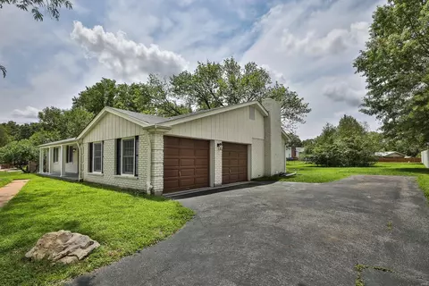 309 Breezeview Dr, Ballwin, MO 63021 photo 2