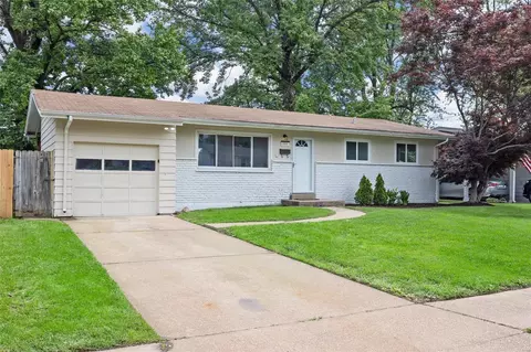 205 Francisca Dr, Florissant, MO 63031