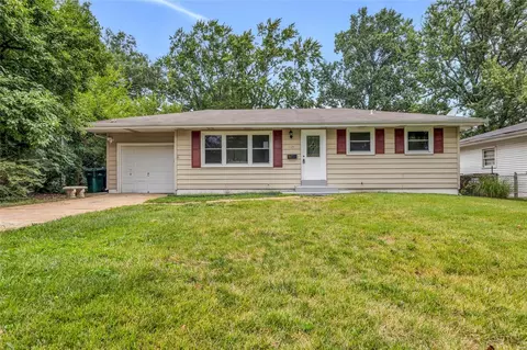 1125 Edna Dr, Florissant, MO 63031
