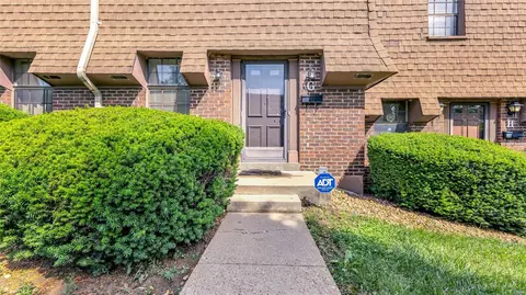 3614 Candlewyck Club Dr #G, Florissant, MO 63034