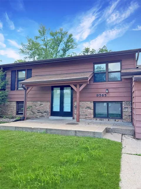 9565 Winkler Dr, Saint Louis, MO 63136
