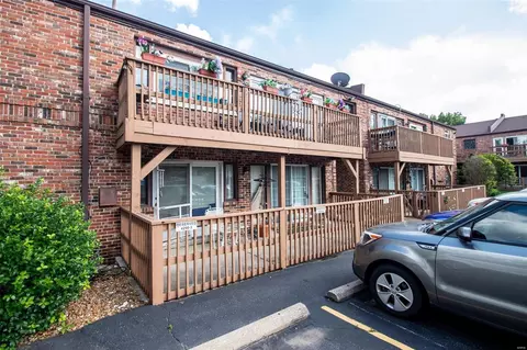 4290 Chateau De Ville Dr #E, Saint Louis, MO 63129