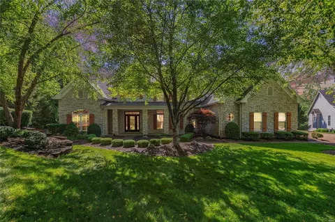 17401 Windridge Estates Ct, Chesterfield, MO 63005