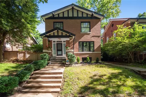7043 Waterman Ave, Saint Louis, MO 63130