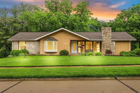 816 Dinard Dr, Manchester, MO 63021