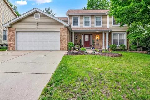 742 Oak Hall Ln, Ballwin, MO 63021