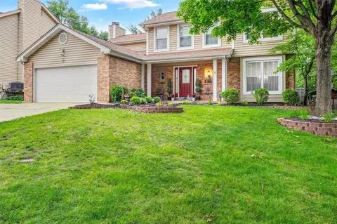 742 Oak Hall Ln, Ballwin, MO 63021 photo 2