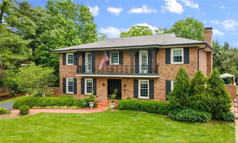 38 Granada Way, Ladue, MO 63124
