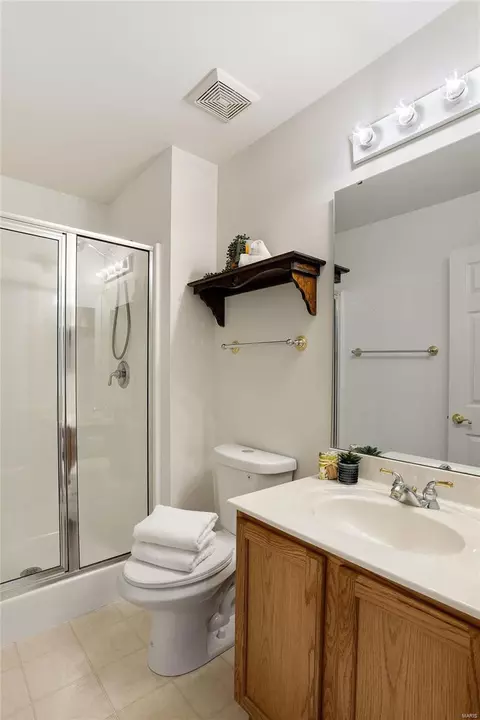 Bath - 16866 Enderbush Ln, Eureka, MO 63025 photo 2 of 4