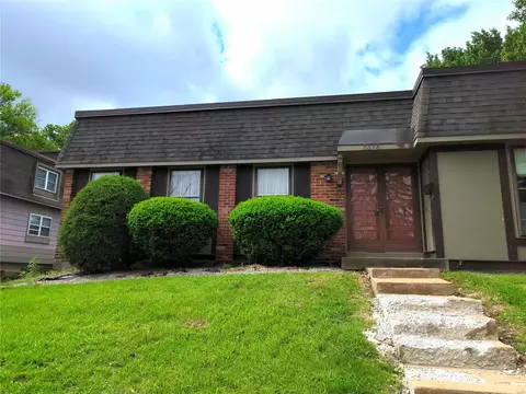6698 Blossomwood Dr, Florissant, MO 63033