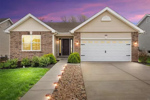 1648 Woods Mill Dr, Wentzville, MO 63385