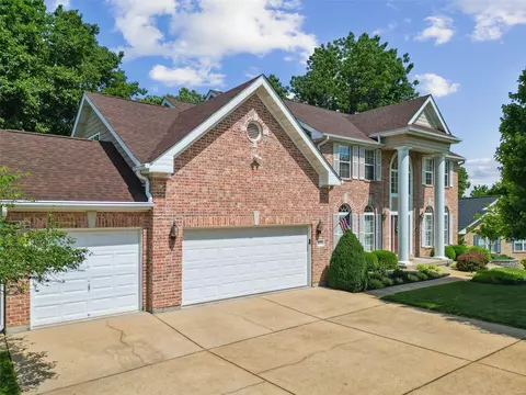 16038 Forest Valley Dr, Ballwin, MO 63021 photo 2