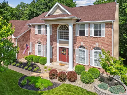 16038 Forest Valley Dr, Ballwin, MO 63021