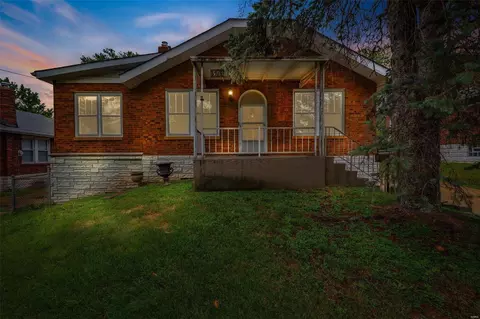 5910 Heege Rd, Saint Louis, MO 63123