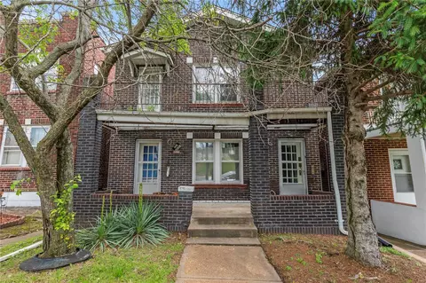 3280 Watson Rd, Saint Louis, MO 63139