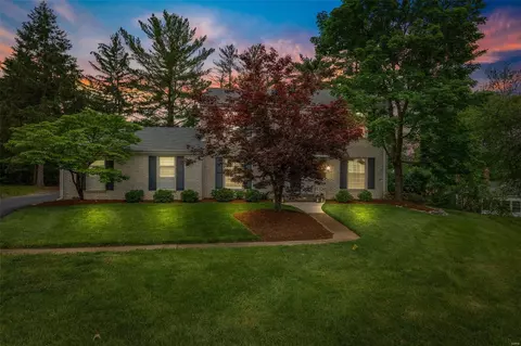 954 Chartrand Dr, Ballwin, MO 63011
