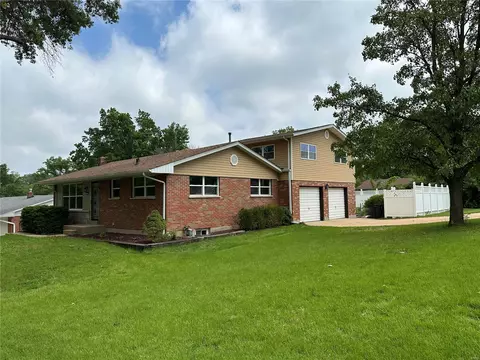 2338 Ritter Dr, Saint Louis, MO 63114