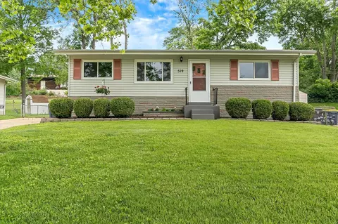 519 Golden Valley Dr, Saint Louis, MO 63129