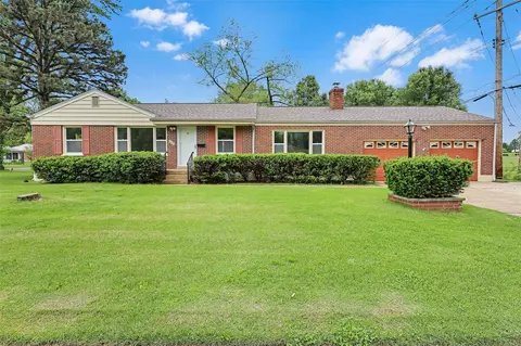 110 W Saint Anthony Ln, Florissant, MO 63031